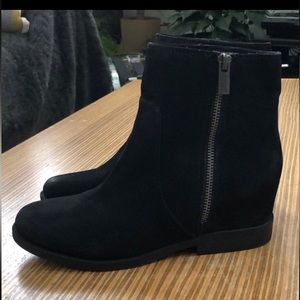 Kenneth Cole Reaction Black Lift-It Booties Boots 7